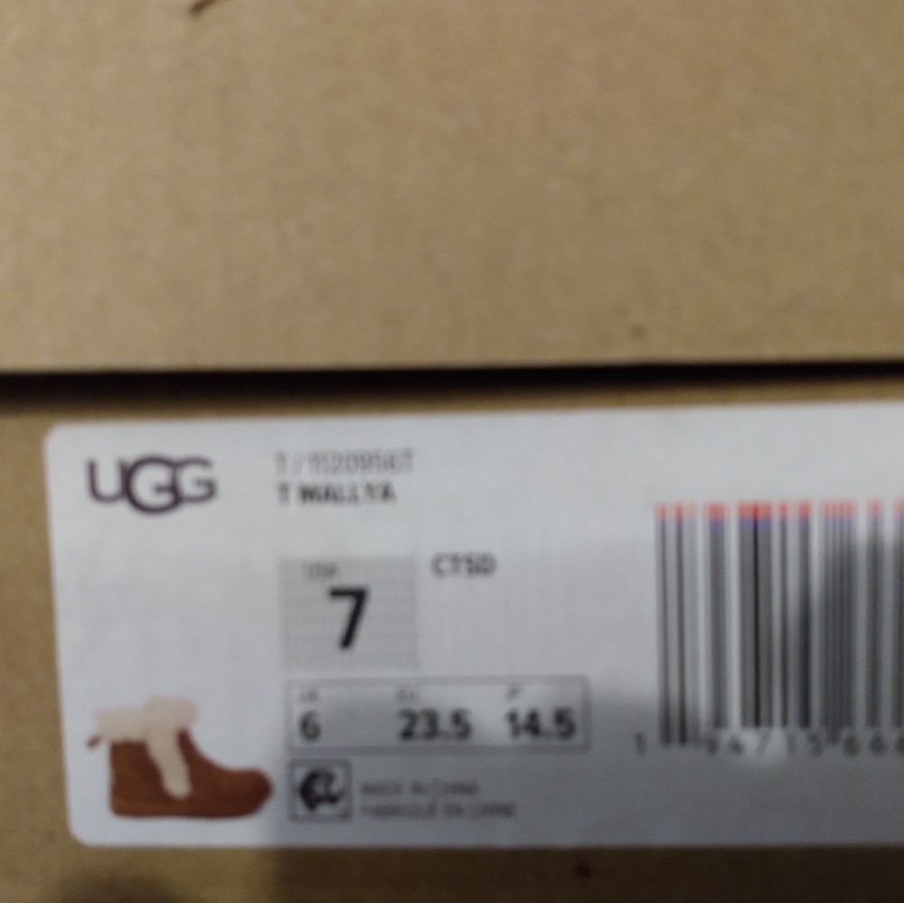 Uggs - Picture 2 of 2